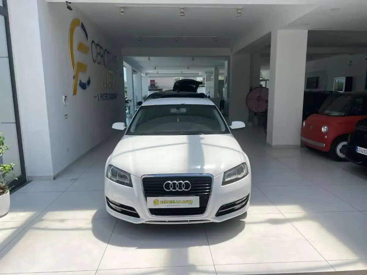 Usata Audi A3 Ambition 105 CV (77 kW) 2010 Bianco pastello Utilitaria