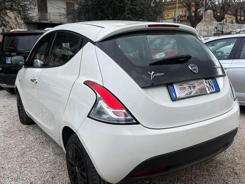 Usata Lancia Ypsilon Silver 69 CV (50 kW) 2022 Bianco Utilitaria