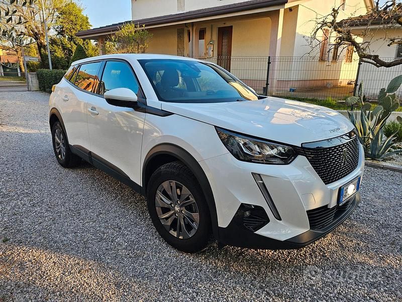 Usata Peugeot 2008 Active 100 CV (73 kW) 2021 Bianco SUV