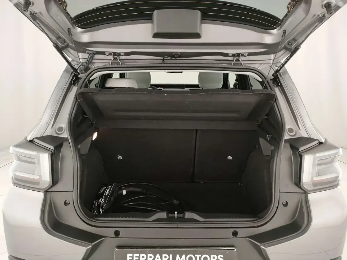 Usata Citroën e-C3 52 kW (72 CV) 2025 Mercury grey metallizzato SUV