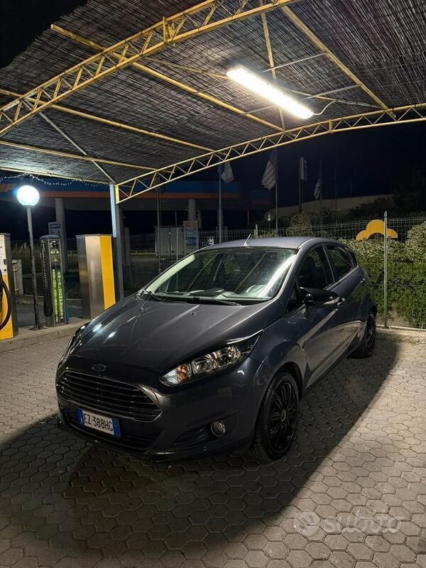 Usata 2015 Ford Fiesta Due volumi | 5000 € - Immagine 1/4