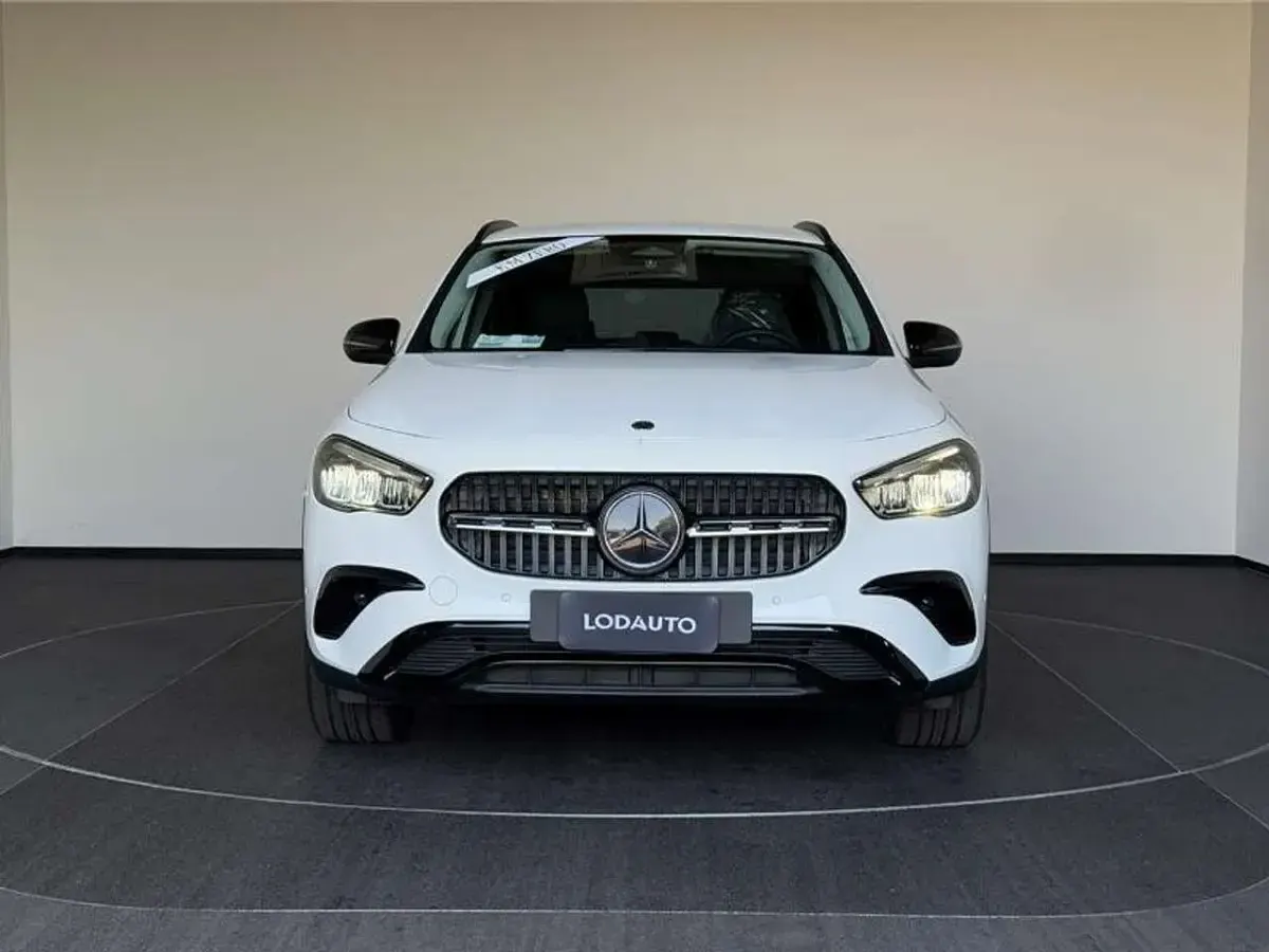 Nuova Mercedes GLA200 150 CV (110 kW) 2025 Bianco SUV