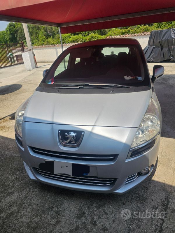 Usata Peugeot 5008 112 CV (82 kW) 2010 Grigio Monovolume