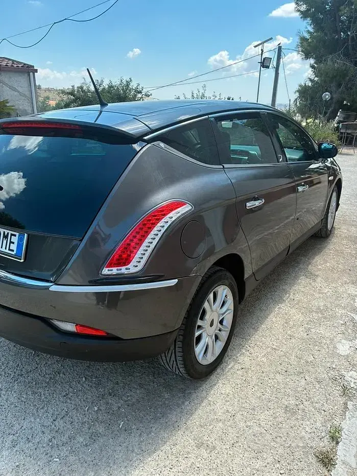 Usata Lancia Delta 120 CV (88 kW) 2009 Utilitaria