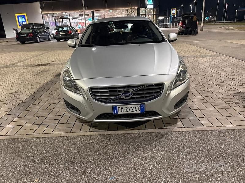 Usata Volvo V60 203 CV (149 kW) 2011 Grigio Station wagon