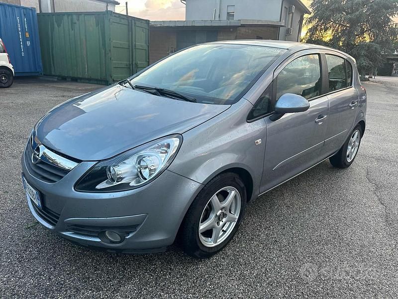 Usata Opel Corsa Cosmo 90 CV (66 kW) 2007 Grigio Berlina