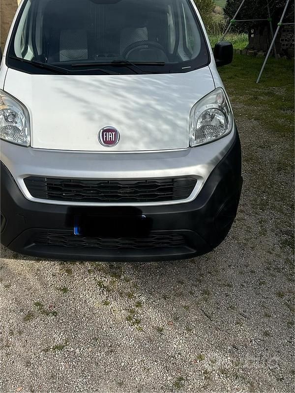 Bianco Usata 2018 Fiat Fiorino Furgone | 6700 € (Buon prezzo) - Immagine 1/4
