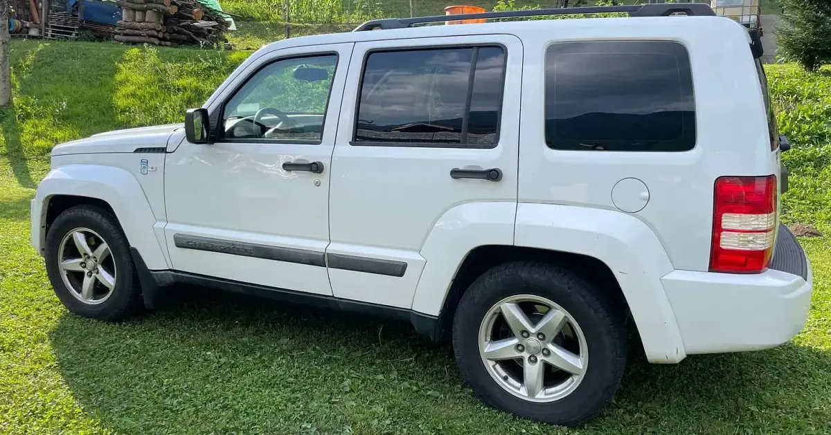 Usata Jeep Cherokee Limited 200 CV (147 kW) 2011 Bianco SUV