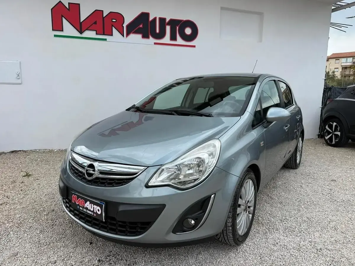 Usado Opel Corsa 85 CV (62 kW) 2012 Gris Utilitario