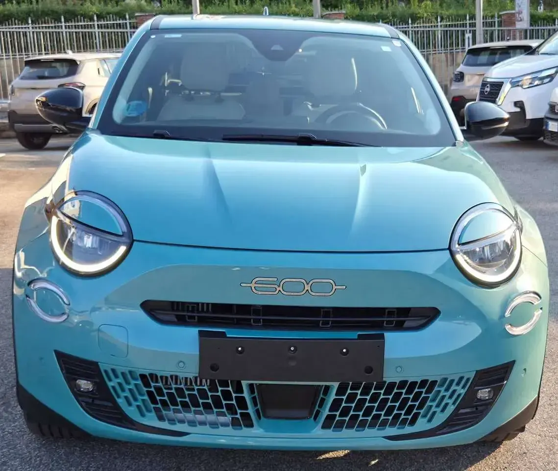 Usata Fiat 600 La Prima 101 CV (74 kW) 2025 Blu/azzurro SUV