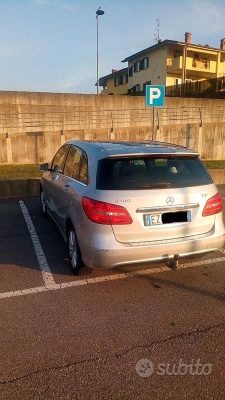 Usata Mercedes 180 122 CV (89 kW) 2012 Grigio Berlina