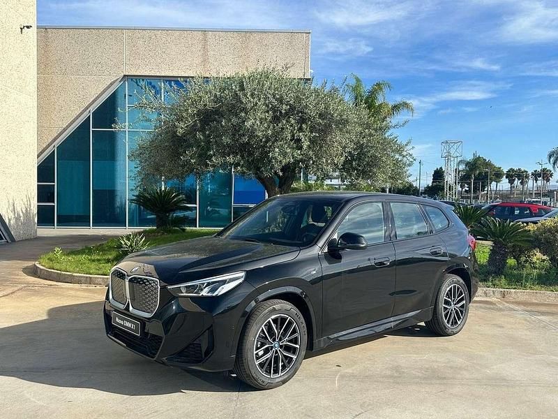 Nero Usata 2024 BMW iX1 M Sport SUV | 38.900 € (Buon prezzo) - Immagine 1/4