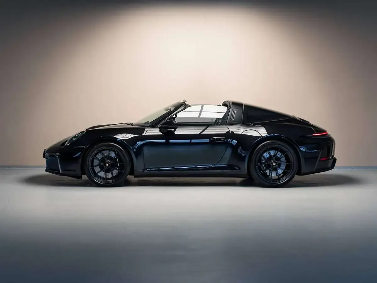 Nuova Porsche 992 541 CV (397 kW) 2026 Nero profondo metallizzato Cabrio