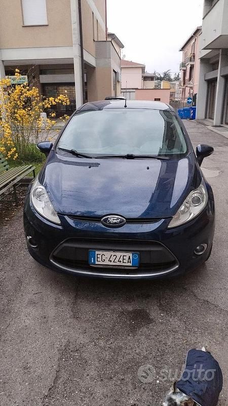Usata Ford Fiesta 71 CV (52 kW) 2010 Blu Berlina