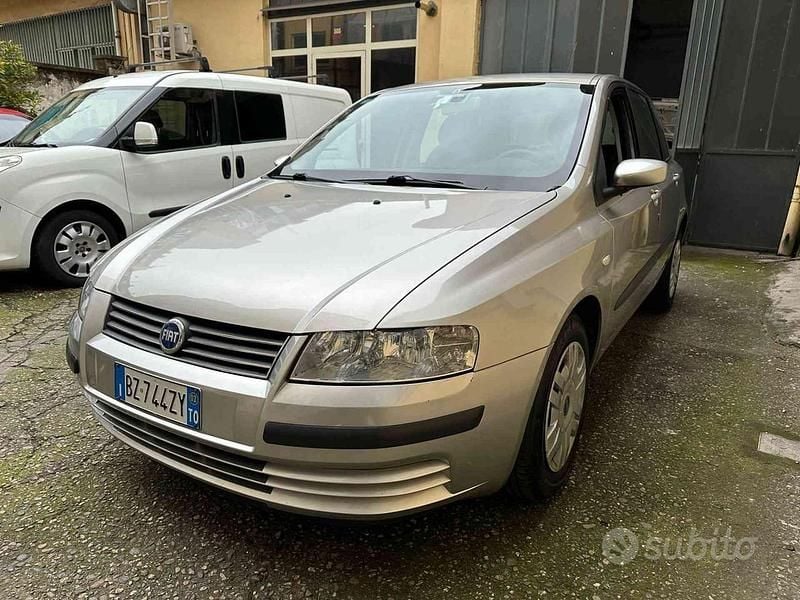 Usata Fiat Stilo Dynamic 105 CV (77 kW) 2002 Grigio Berlina