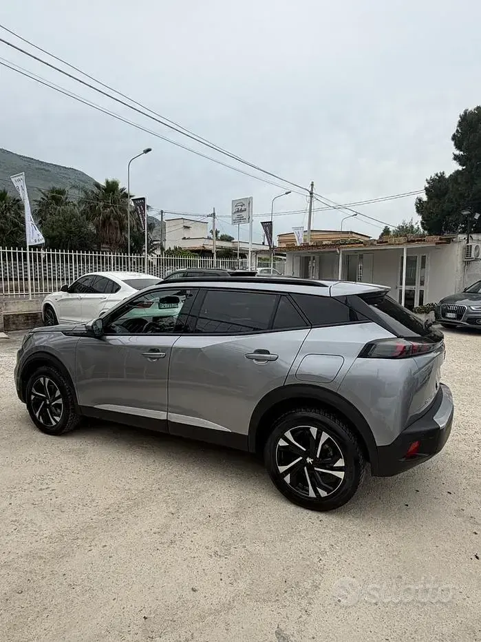 Usata Peugeot 2008 Allure 110 CV (80 kW) 2022 Grigio SUV
