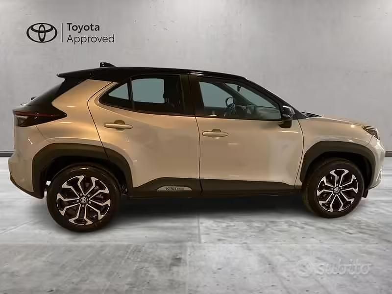Usata Toyota Yaris Cross Trend 116 CV (85 kW) 2022 Grigio SUV