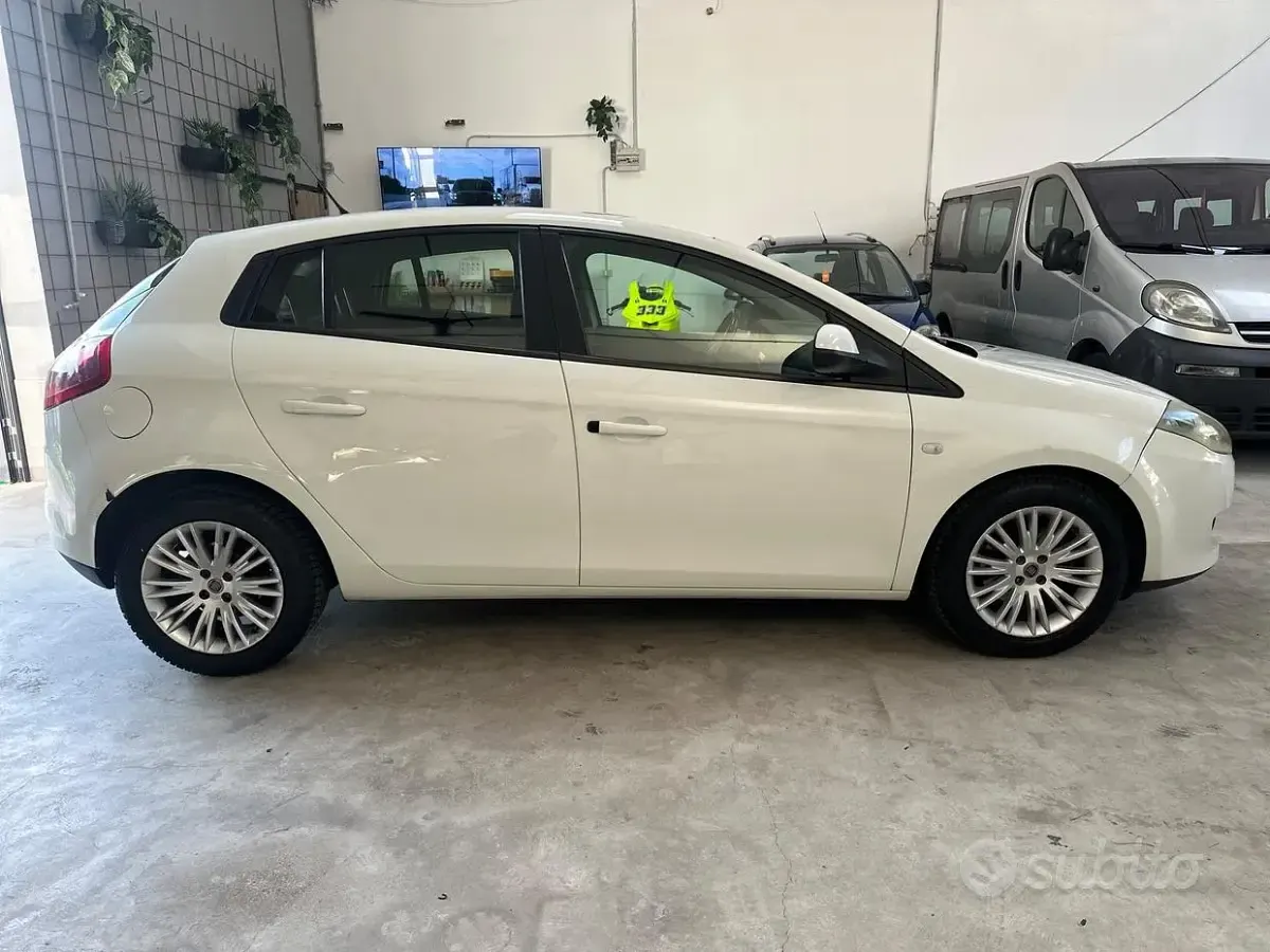 Usata Fiat Bravo Emotion 105 CV (77 kW) 2011 Bianco Utilitaria