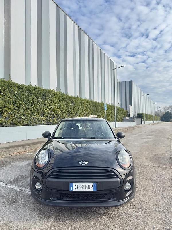 Usata Mini ONE 75 CV (55 kW) 2016 Nero Utilitaria