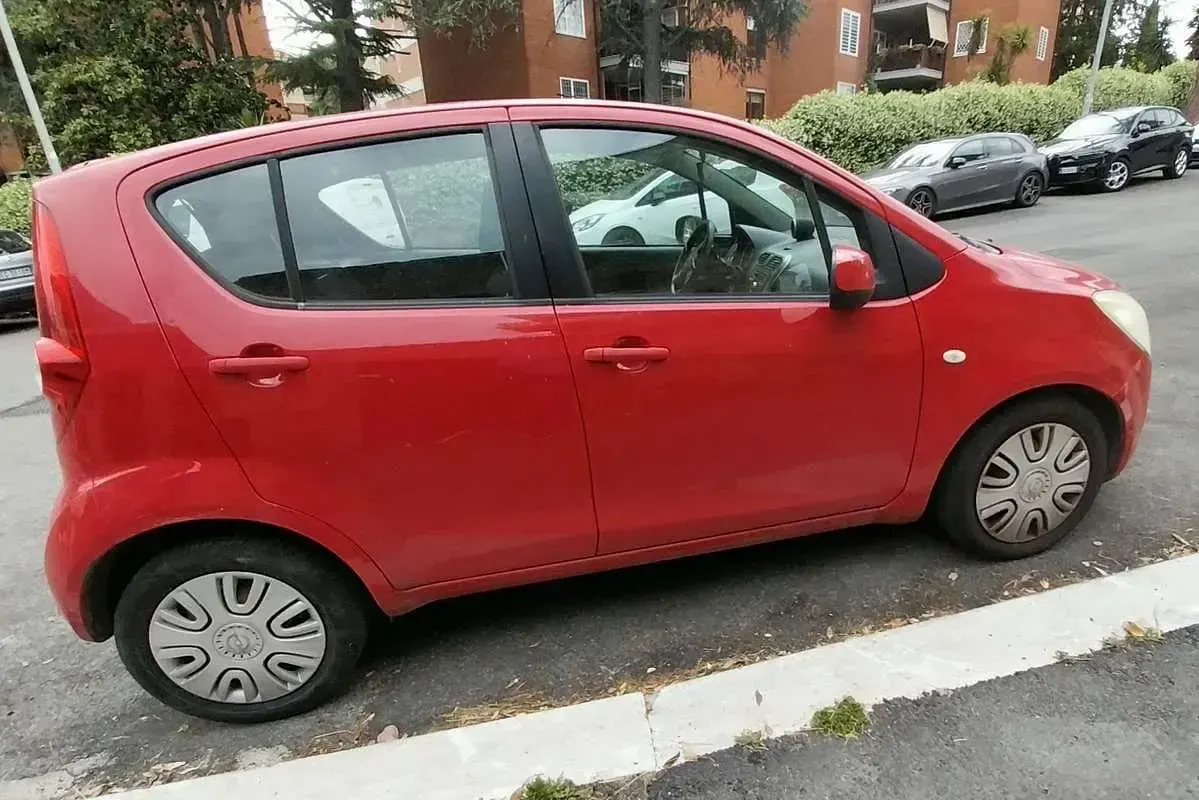 Usata Opel Agila Enjoy 65 CV (47 kW) 2010 Utilitaria