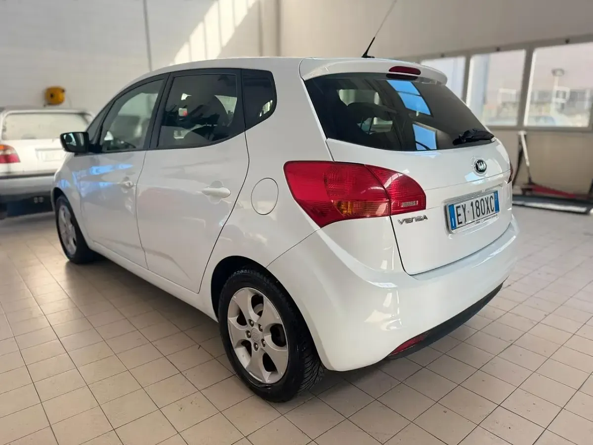 Usata Kia Venga 89 CV (65 kW) 2015 Bianco Utilitaria