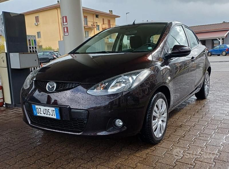 Usata Mazda 2 75 CV (55 kW) 2009 Nero Utilitaria