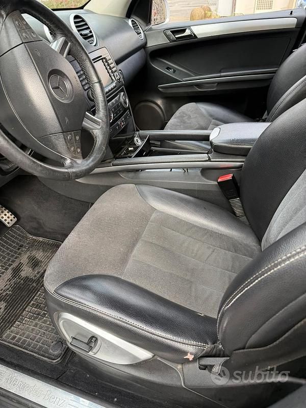 Usata Mercedes ML320 224 CV (164 kW) 2006 Grigio SUV