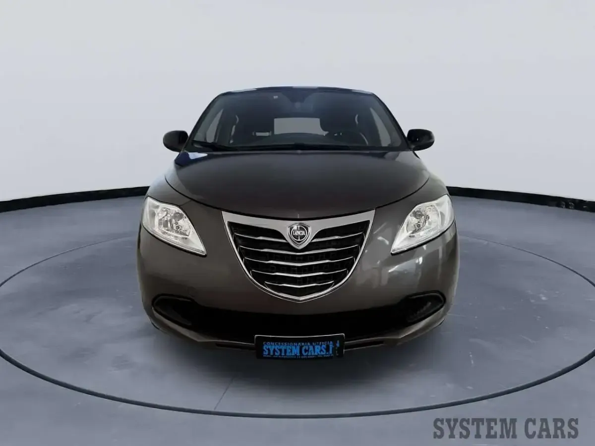 Usata Lancia Ypsilon Platinum 69 CV (50 kW) 2013 Grigio Utilitaria
