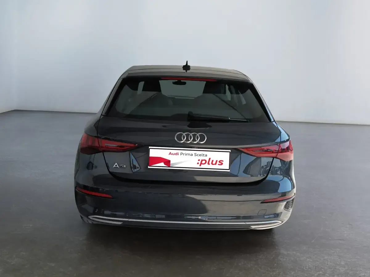 Usata Audi A3 Sportback Advanced 116 CV (85 kW) 2023 Grigio Utilitaria