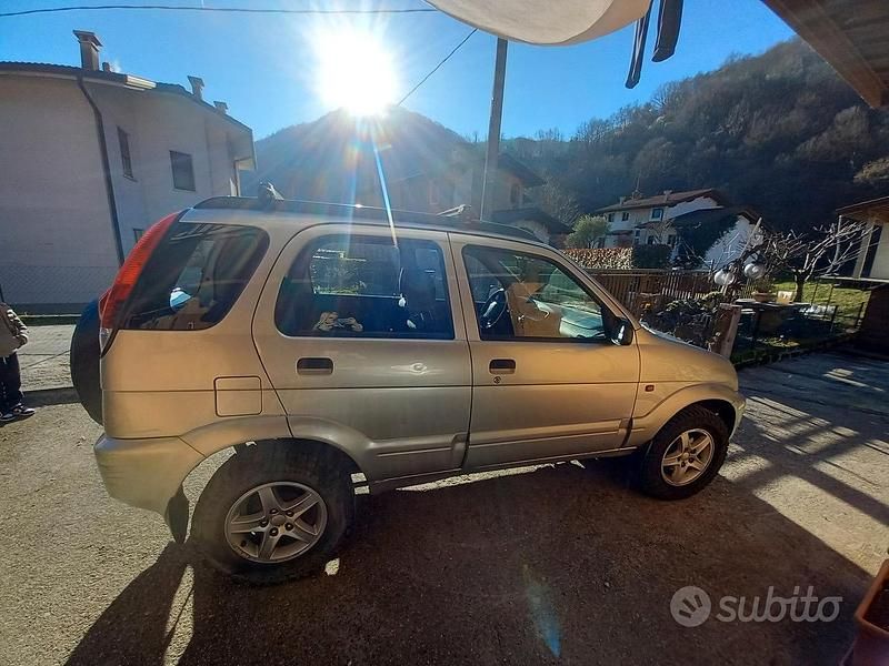 Grigio Usata 2001 Daihatsu Terios SUV | 4000 € (Buon prezzo) - Immagine 1/4