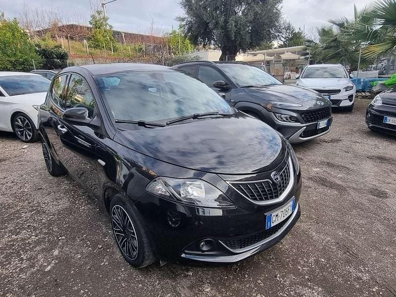 Nero Usata 2023 Lancia Ypsilon Gold Due volumi | 10.990 € (Buon prezzo) - Immagine 1/4