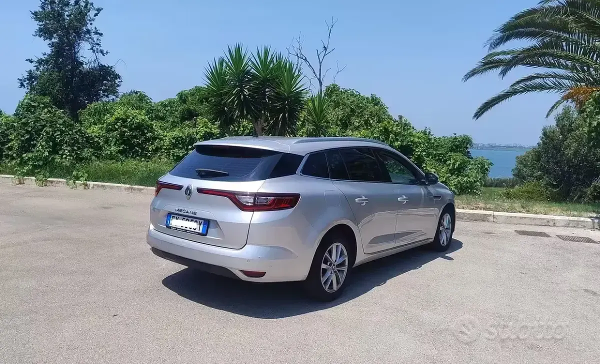 Usata Renault Mégane GrandTour Business 116 CV (85 kW) 2019 Grigio Station wagon