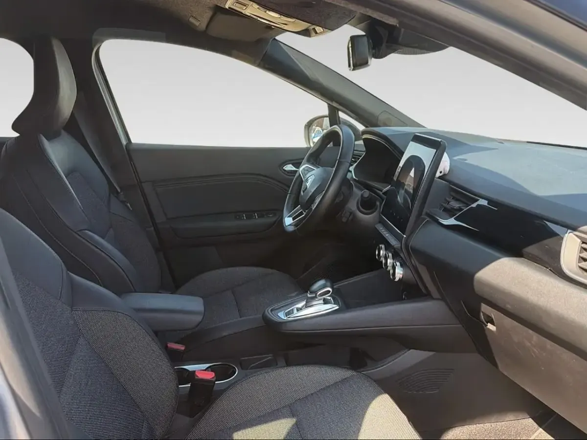 Usata Renault Captur Techno 145 CV (106 kW) 2023 Grigio SUV