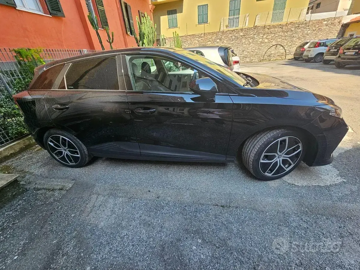 Usata MG MG4 EV 67 kW (92 CV) 2024 Nero Utilitaria
