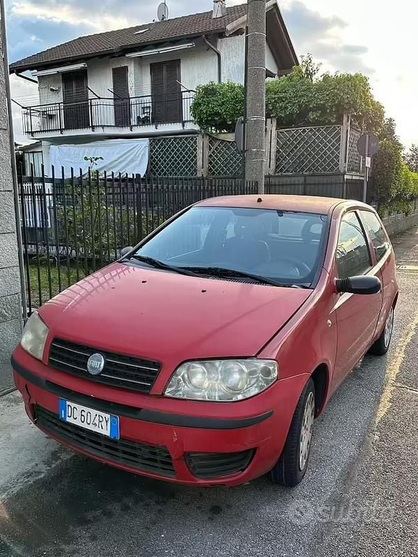 Usata Fiat Punto 69 CV (50 kW) 2006 Rosso Utilitaria