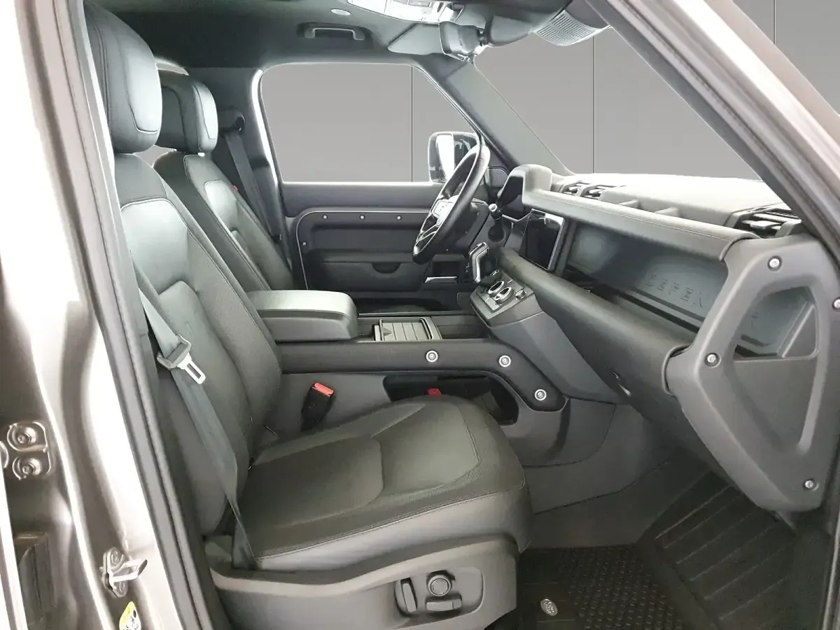 Usata Land Rover Defender HSE Dynamic 2022 Silicon silver SUV