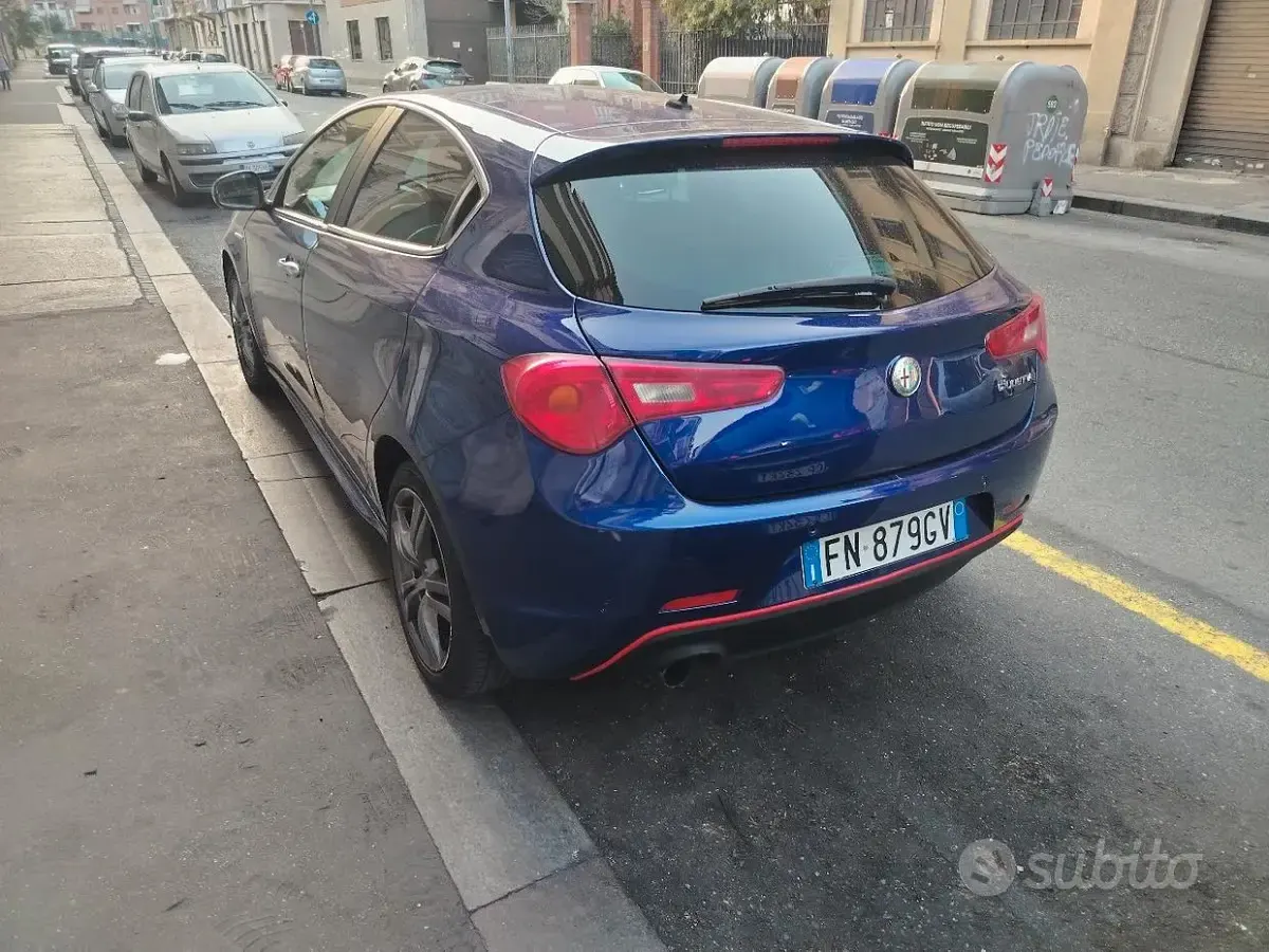 Usata Alfa Romeo Giulietta Exclusive 105 CV (77 kW) 2013 Bluazzurro Utilitaria