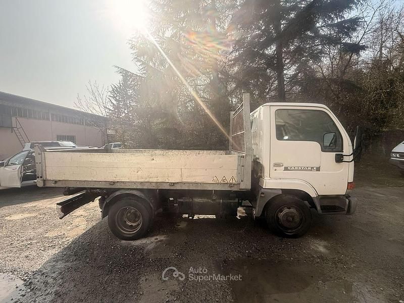 Usata Nissan Cabstar 106 CV (77 kW) 2000 Bianco Pick-up