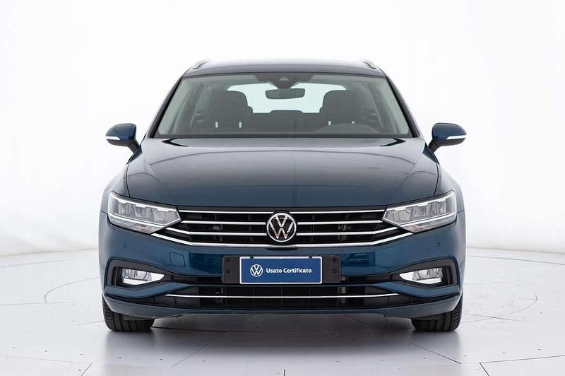Usata VW Passat Business 150 CV (110 kW) 2023 Blu/azzurro Station wagon