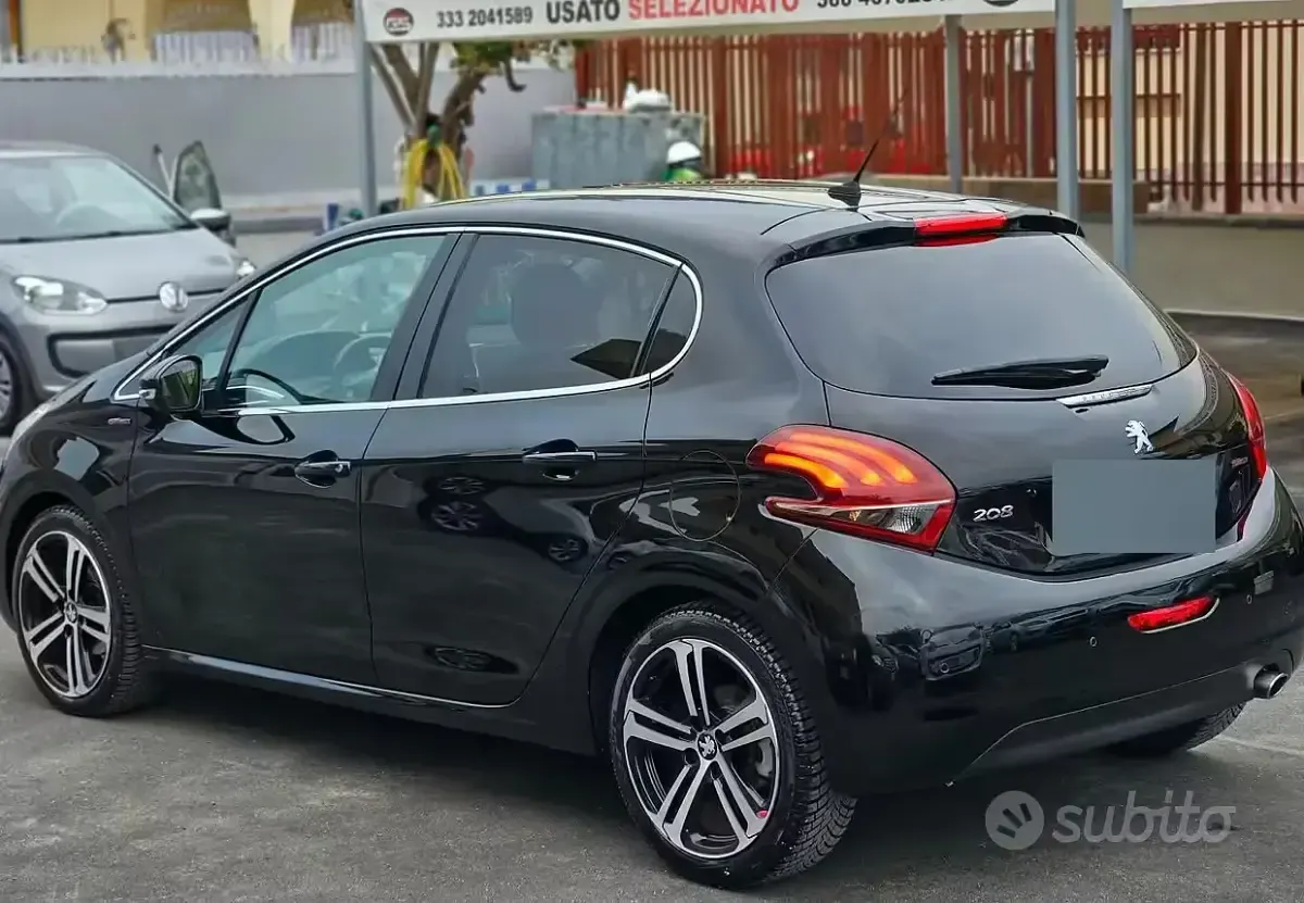 Usata Peugeot 208 102 CV (75 kW) 2019 Nero Utilitaria