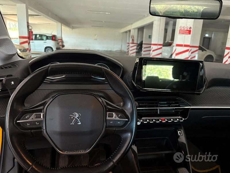 Usata Peugeot 208 68 CV (50 kW) 2021 Giallo Utilitaria