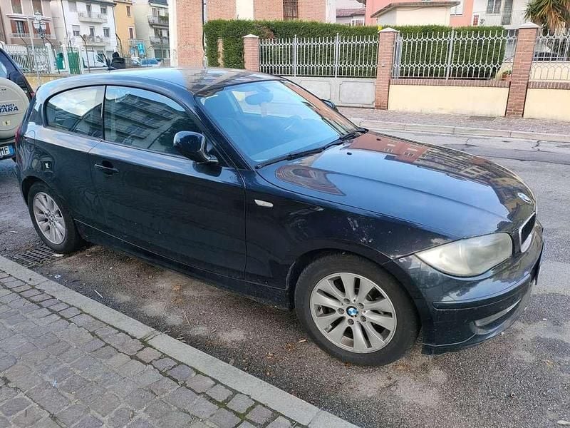 Usata BMW 116 116 CV (85 kW) 2011 Nero Utilitaria