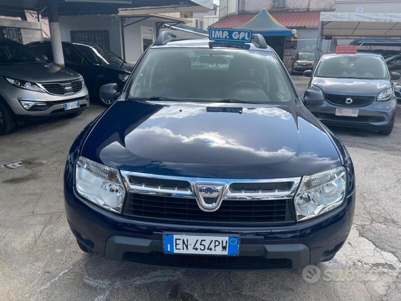 Blu Usata 2012 Dacia Duster Lauréate SUV | 5990 € (Cara) - Immagine 1/4