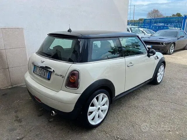 Usata Mini Cooper D 109 CV (80 kW) 2009 Beige Utilitaria