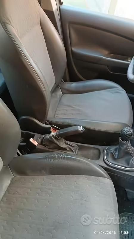 Usata Opel Corsa 95 CV (69 kW) 2011 Marrone Utilitaria