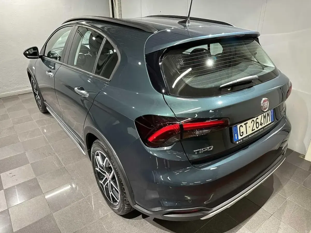 Usata Fiat Tipo Cross 131 CV (96 kW) 2024 Verde Berlina