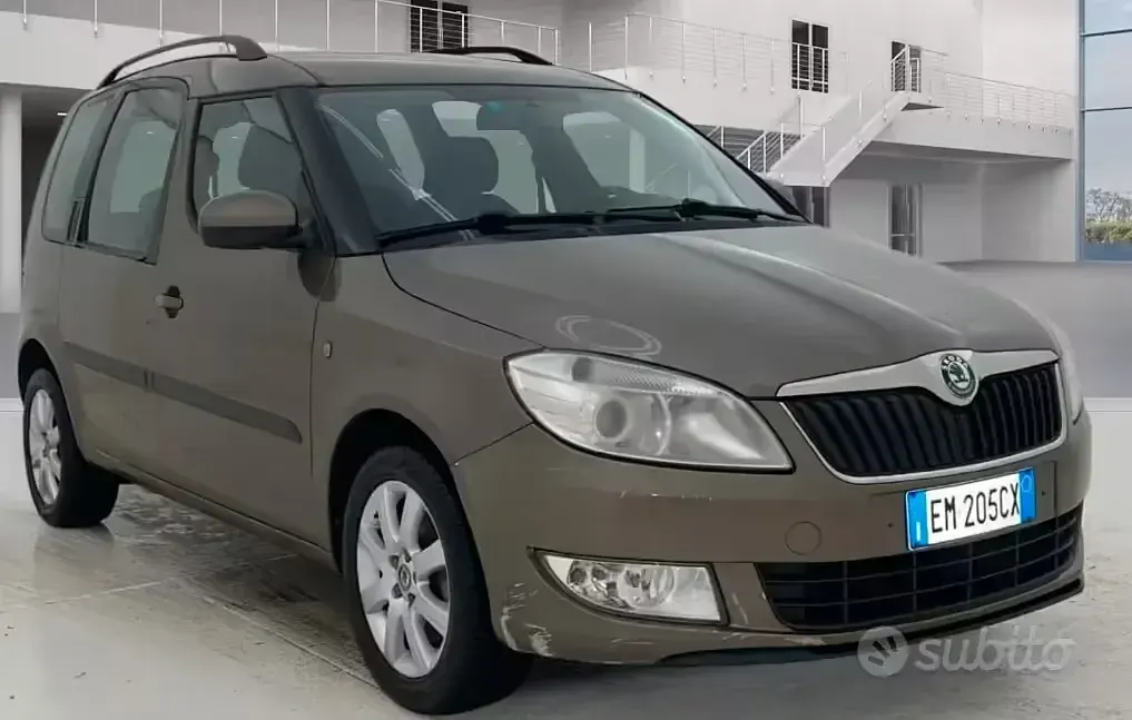 Usata Skoda Roomster Active 75 CV (55 kW) 2012 Marrone Monovolume