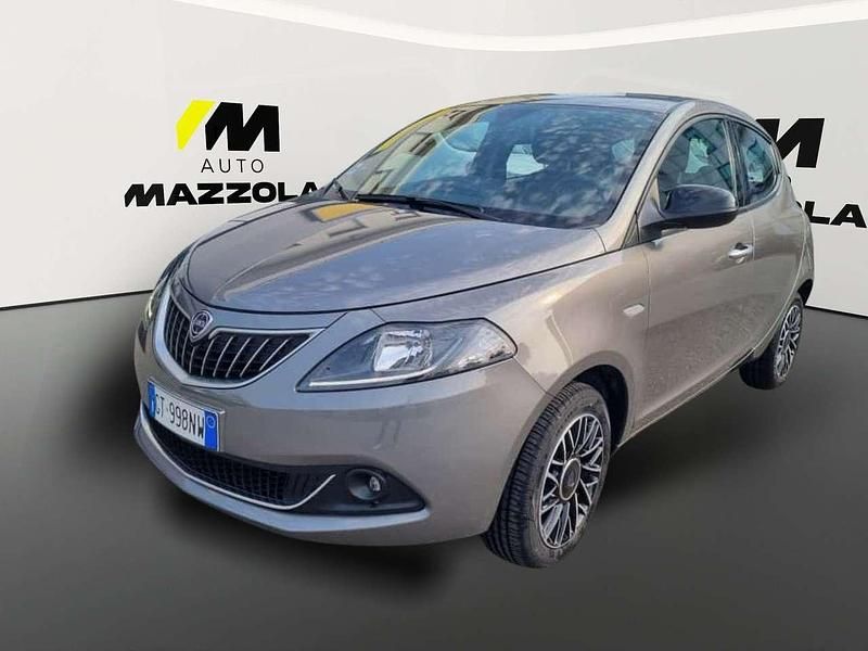 Grigio pietra Usata 2024 Lancia Ypsilon Gold Due volumi | 15.200 € (Cara) - Immagine 1/4