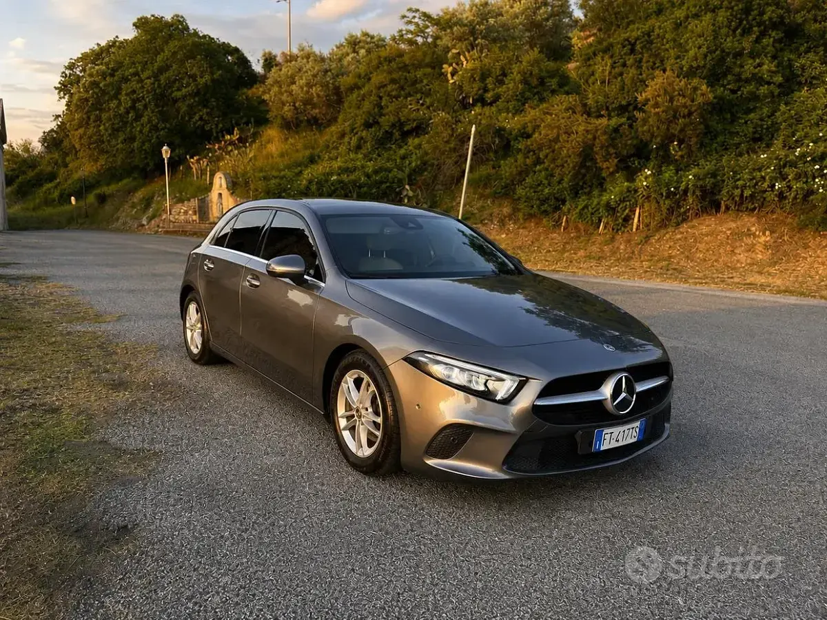 Usata Mercedes A180 116 CV (85 kW) 2019 Grigio Berlina