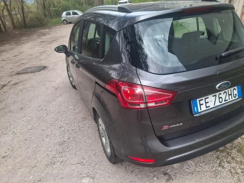Begagnad Ford B-MAX Titanium 100 HK (73 kW) 2016 Grå Minibuss